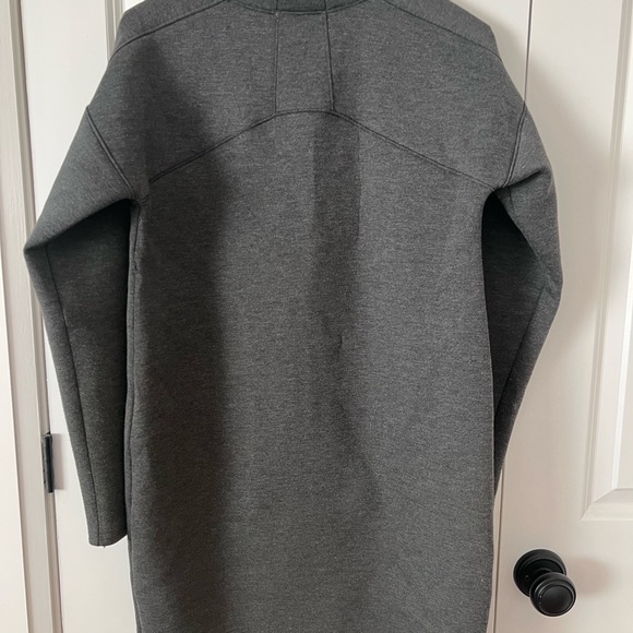 Zella Zip up jacket - Picture 2 of 3